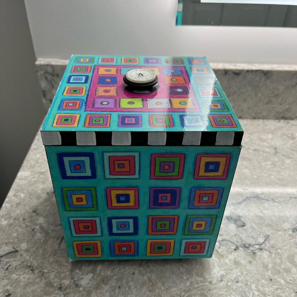 WHIMSICAL SQUARE LAQUERED BOX.